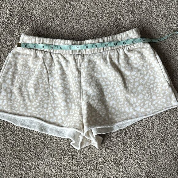 Colsie Leopard Print Fleece Shorts! - Picture 4 of 6